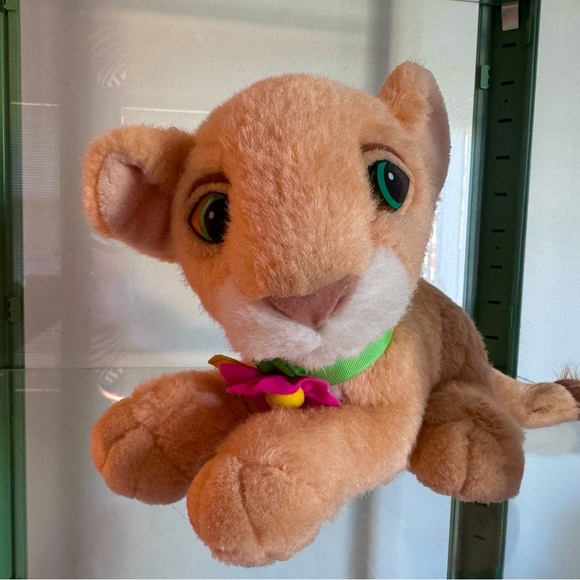 Vintage 1993 Purring Nala from The Lion King - Picture 1 of 4